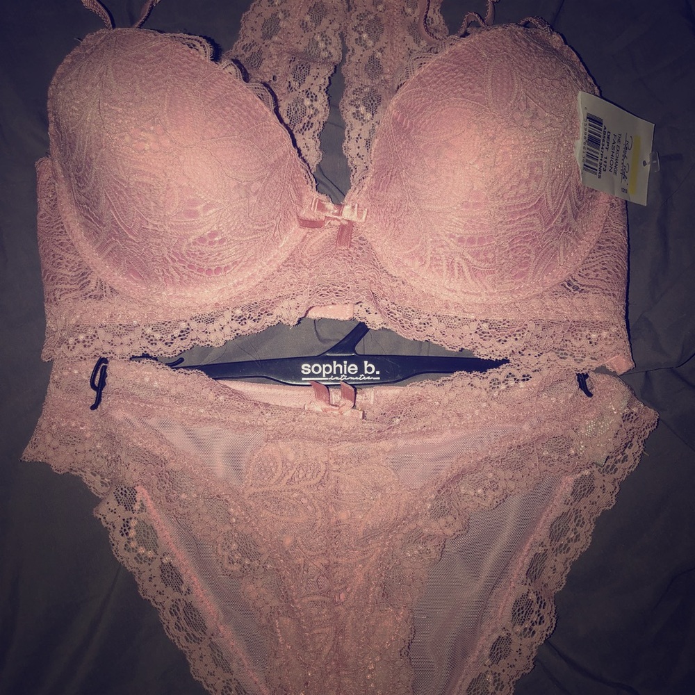 New with tags! Pink Lace Bra and Panty Set! - Picture 1 of 6